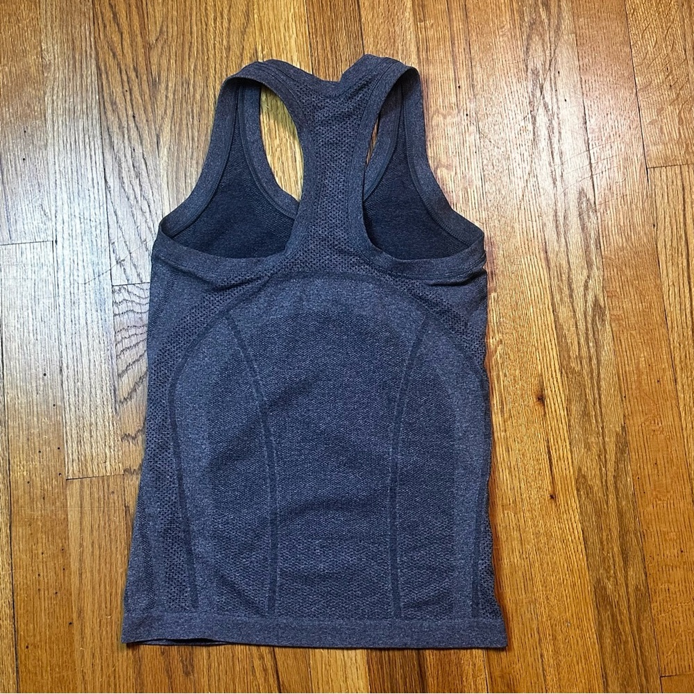 Athleta Gray Fitted Sleeveless Tank Top Womens size XS workout Gym Yoga Active - Picture 2 of 5